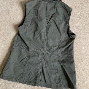 Women's Sleeveless Utility Vest